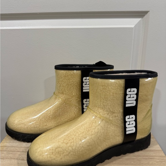 UGG Women’s Waterproof Ankle Boots Shearling Lined Clear Size 11 - Picture 7 of 8